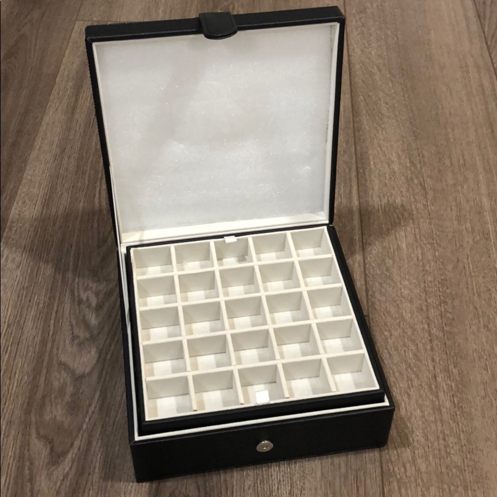 Jewelry organizer
